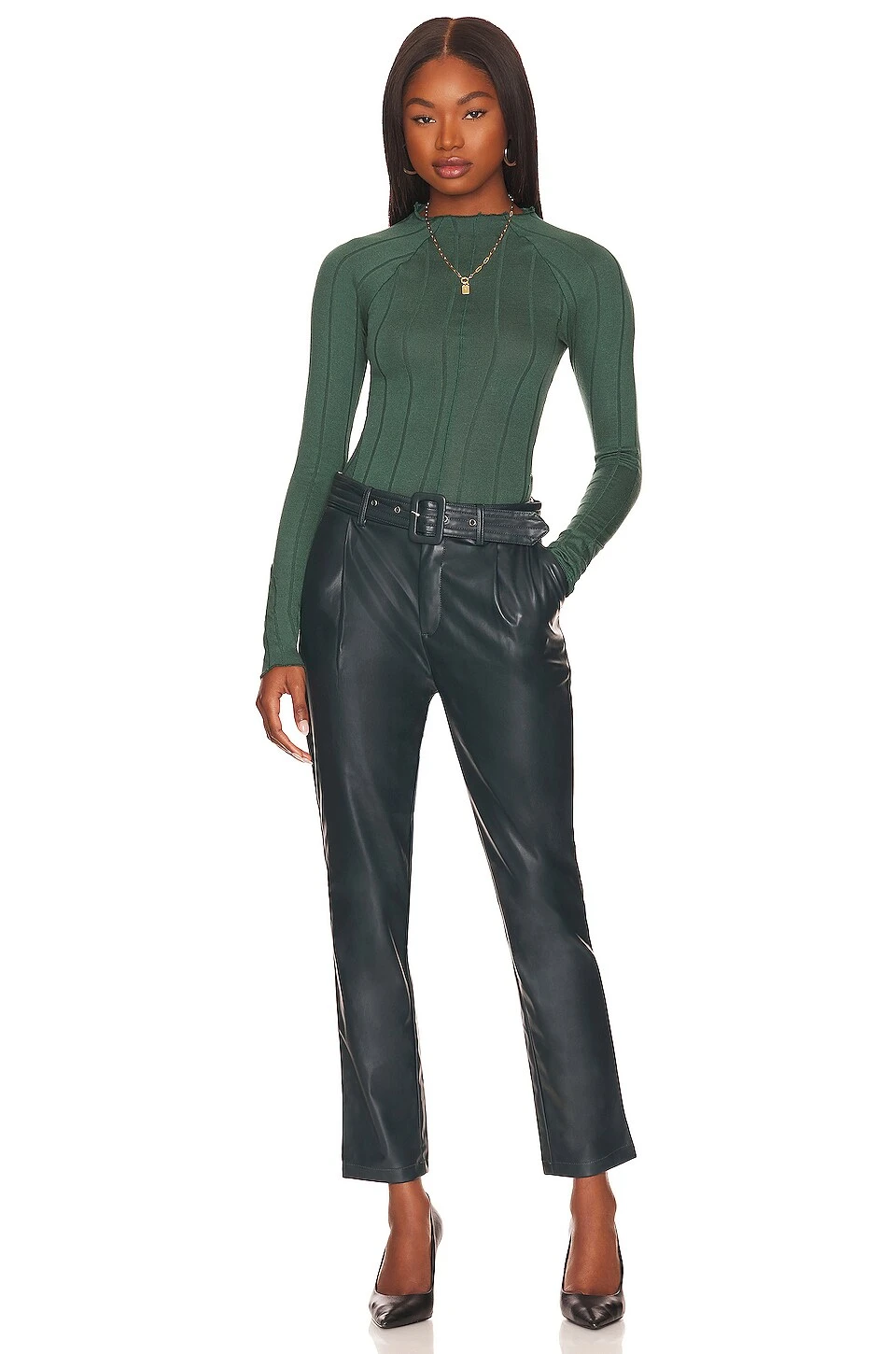 BCBGeneration PANTALÓN DE PIEL SINTÉTICA CON CINTURÓN Emerald - Image 4